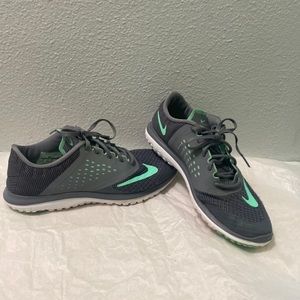 Women’s Nike fit sole shoes size 9. Grey and mint green